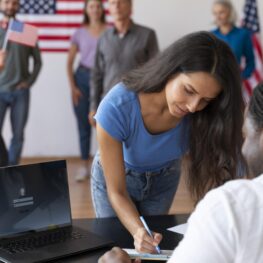 woman-registering-vote-united-states woman-registering-vote-united-states